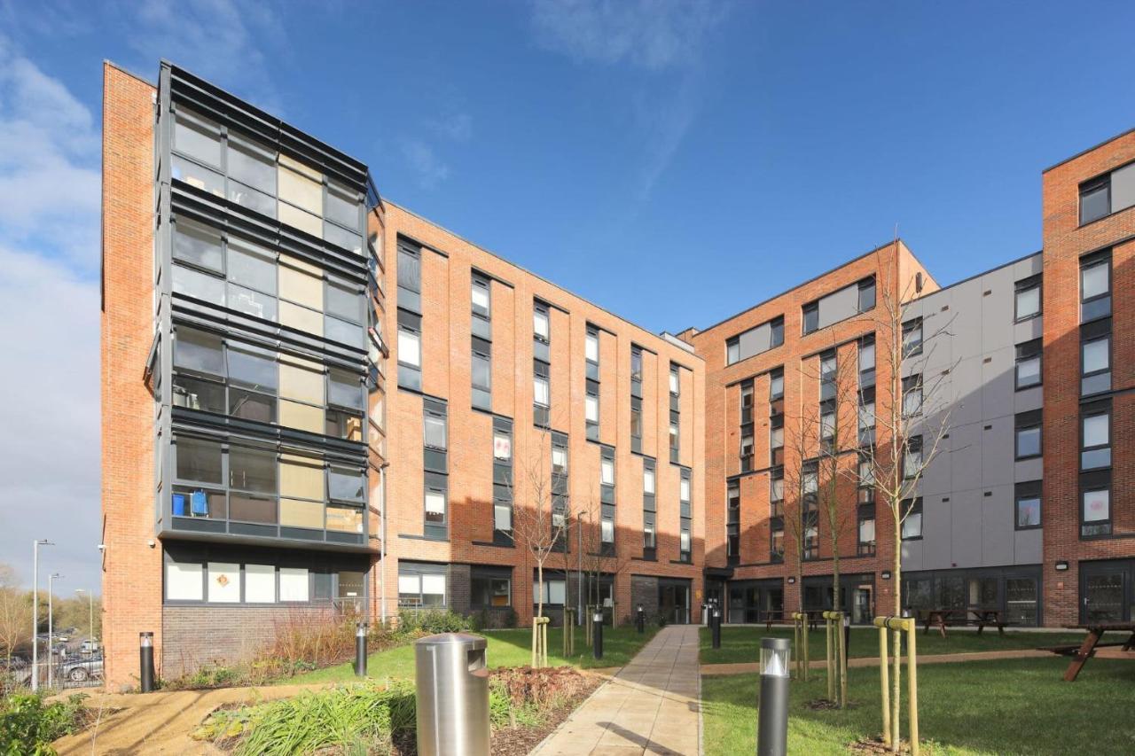 Student Only Riverside Way In Winchester Exterior foto